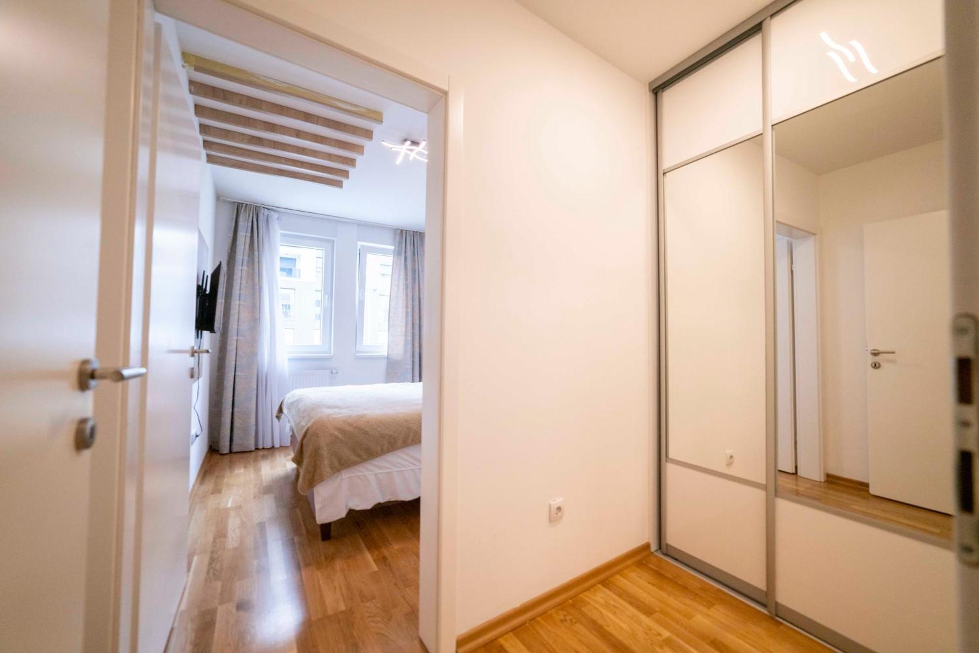 Apartment 5 Star Lukavica Buitenkant foto