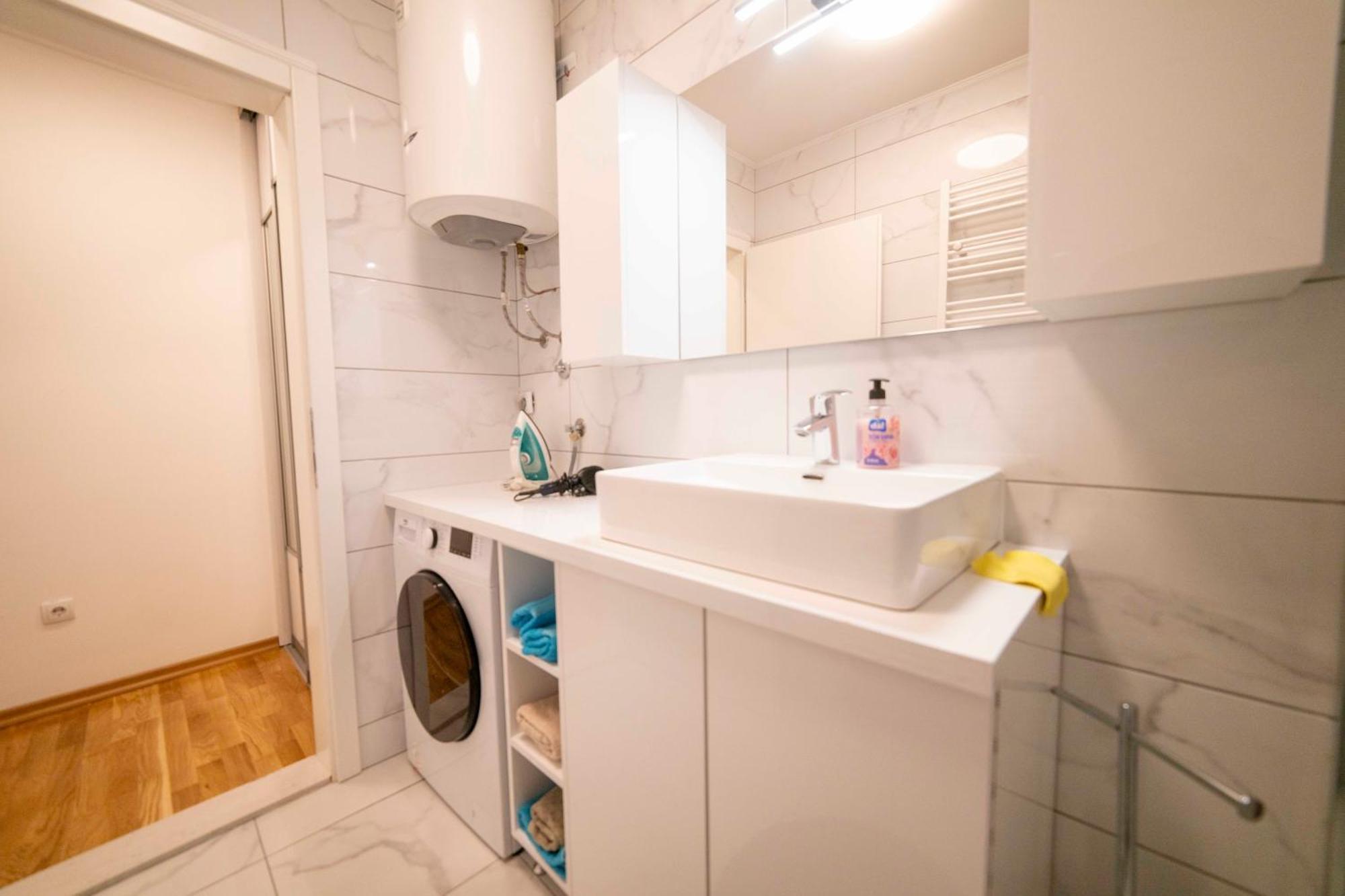 Apartment 5 Star Lukavica Buitenkant foto