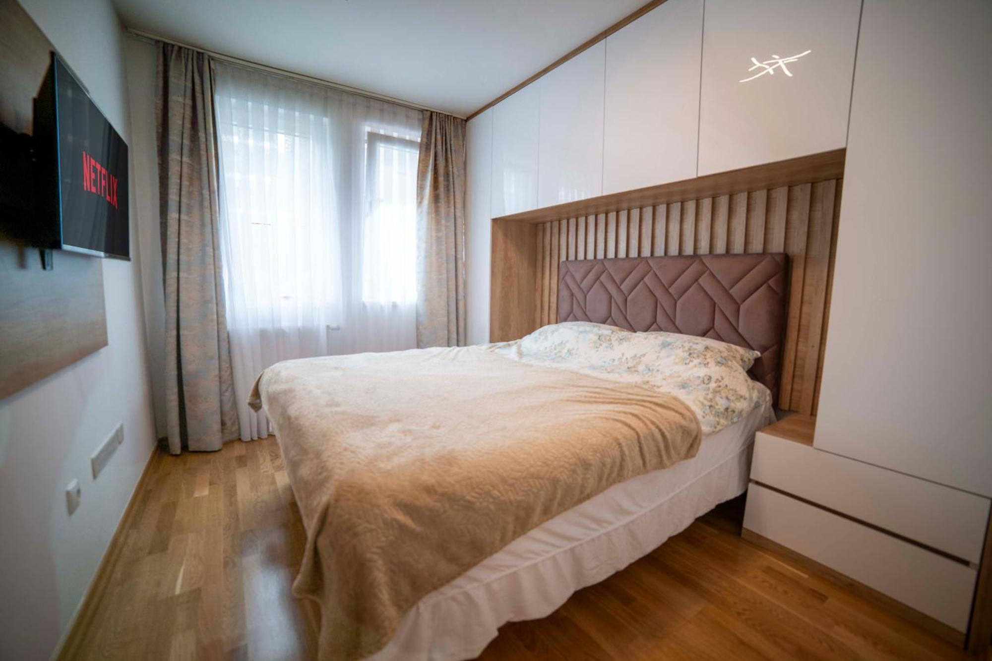 Apartment 5 Star Lukavica Buitenkant foto