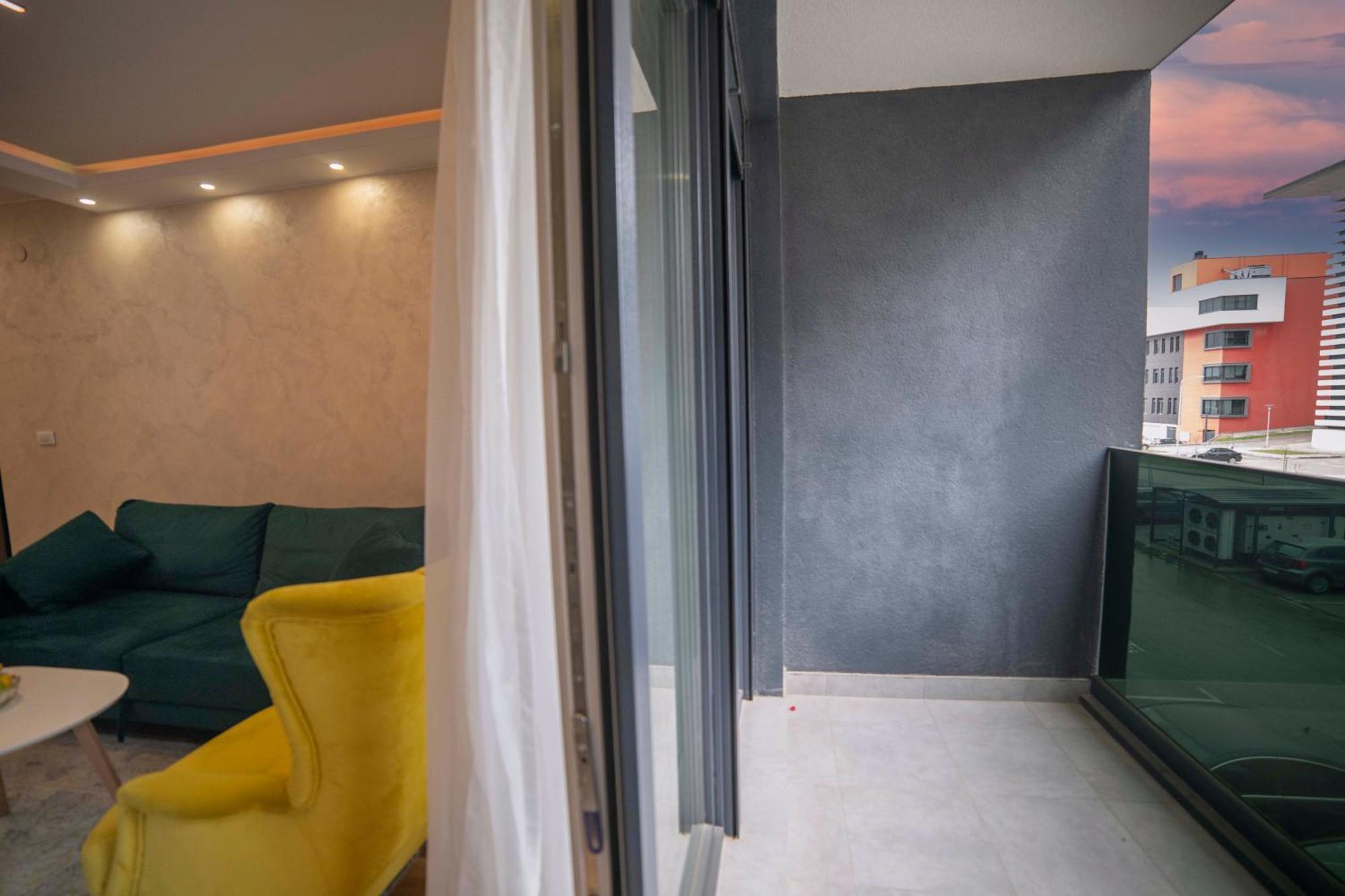 Apartment 5 Star Lukavica Buitenkant foto