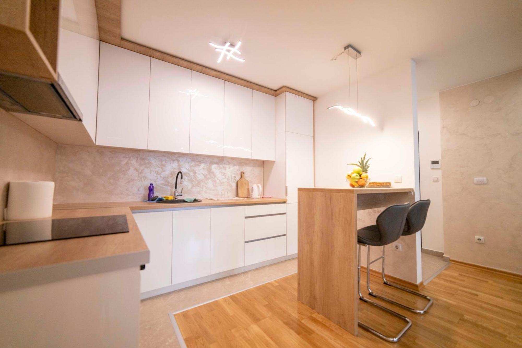 Apartment 5 Star Lukavica Buitenkant foto