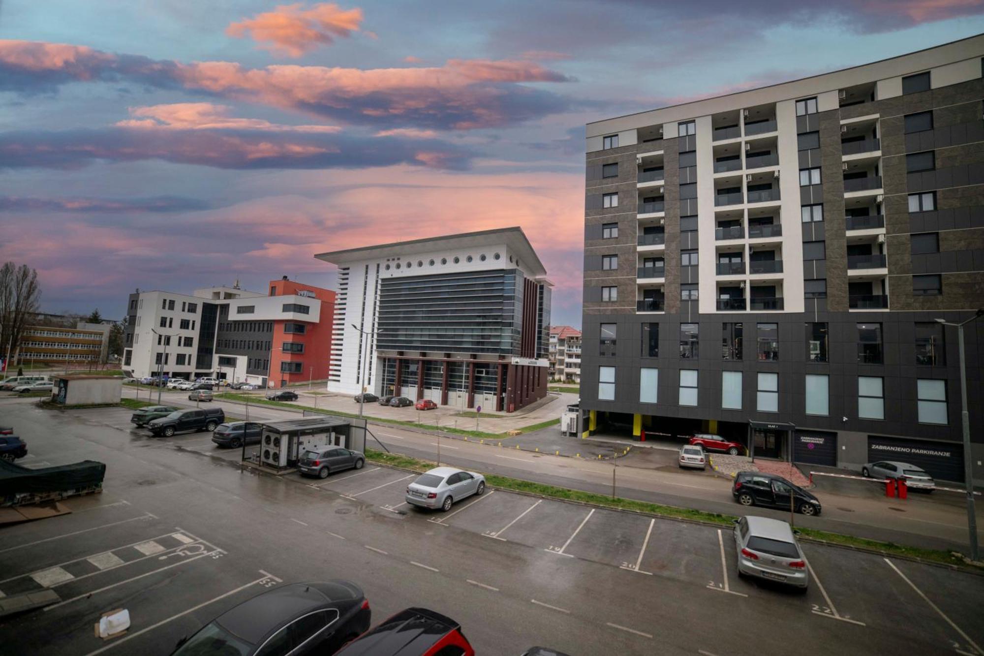 Apartment 5 Star Lukavica Buitenkant foto