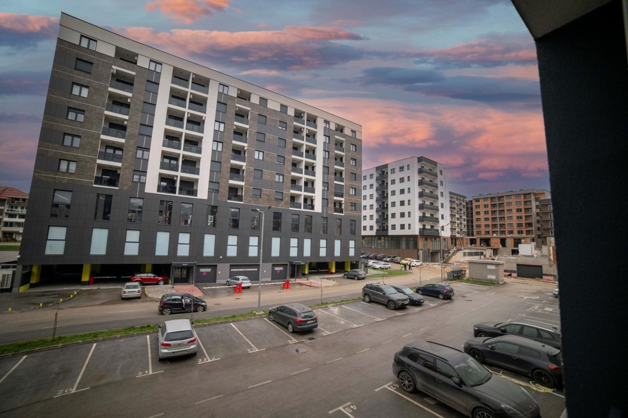 Apartment 5 Star Lukavica Buitenkant foto