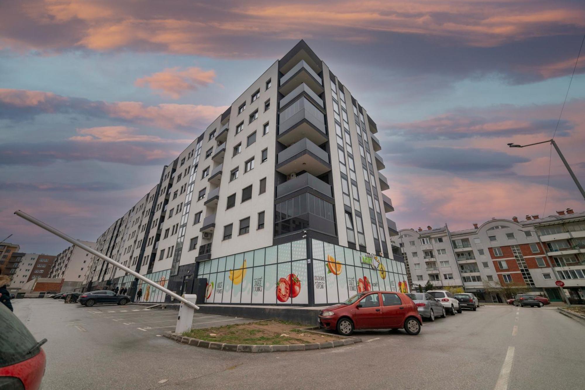 Apartment 5 Star Lukavica Buitenkant foto